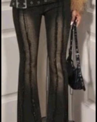 JEANS A ZAMPA NERO CON CINTURA 