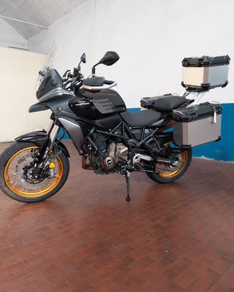 QJ motor SRT 700 SX     KM 0