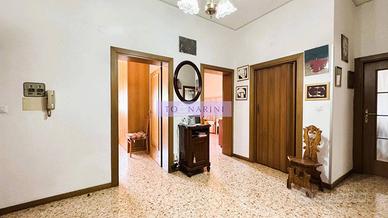 Appartamento di 124 m² con più di 5 locali e box a