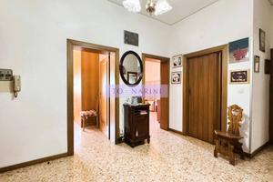 Appartamento di 124 m² con più di 5 locali e box a