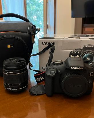 Canon EOS 2000D con obiettivo
