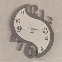 Orologio da parete in acciaio realizzato a mano