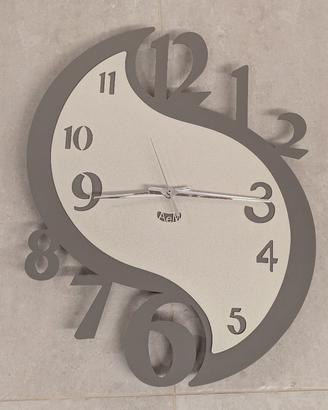 Orologio da parete in acciaio realizzato a mano