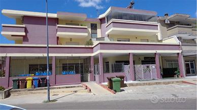 selargius ampio locale commerciale