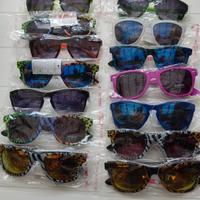 stock occhiali da sole.