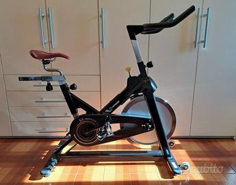 Bici da spinning Horizon S3 con volano da 22 kg
