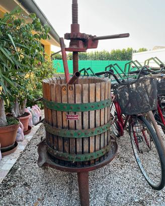 Torchio antico per uva in legno - A. Marcolongo