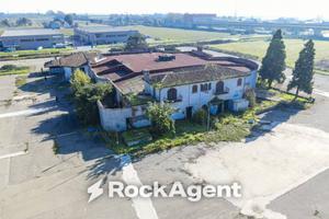 Immobile di 3179 m² con più di 5 locali a Gualtier