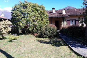 Villa con ampio giardino e ampio garage