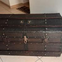 Baule primi '900 legno e borchia di ferro