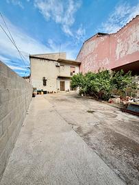 CASA INDIPENDENTE CON CORTILE
