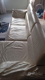 divano in pelle color panna