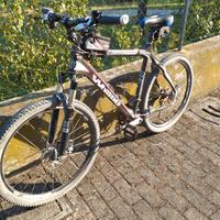 Mountain bike MTB fibra di carbonio monoscocca