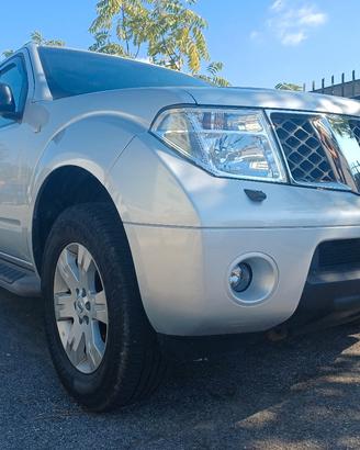 Nissan Pathfinder 2.5 dCi SE (Diesel + GPL)