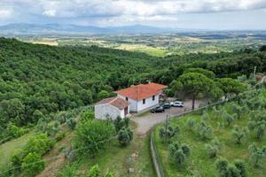 Villa di 250 m² con 3 locali e box auto a Civitell