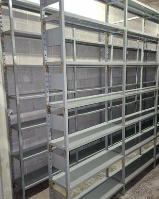 Scaffali in metallo a gancio per garage / cantina