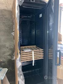 Frigorifero per vini. Cantinetta refrigerata