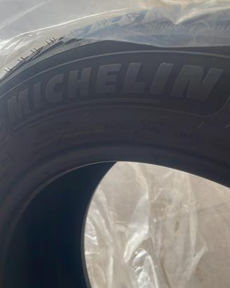 Gomme invernali  Michelin 215/55 R 18  seminuove