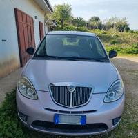 Lancia Ypsilon allestimento DIVA rosa incantesimo