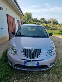 Lancia Ypsilon allestimento DIVA rosa incantesimo