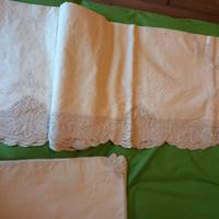 Tovaglia da tavola ricamata molto bella