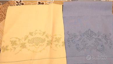 Asciugamani di lino ricamate a mano