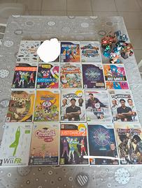 Lotto 18 Giochi Wii e 5 Personaggi Skylanders 