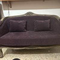 divanetto in velluto viola