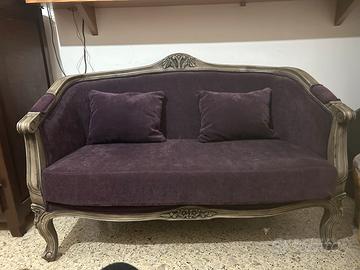 divanetto in velluto viola