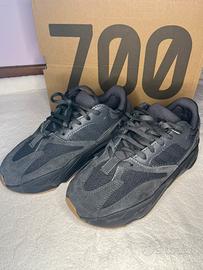 Yeezy 700 v1 Utility Black numero 37,5