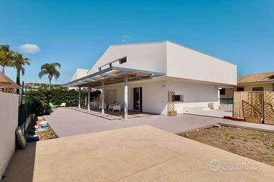 Villa a Ragusa, via Portovenere 104, 4 locali