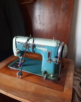 Macchina da cucire Singer con pedale e mobile