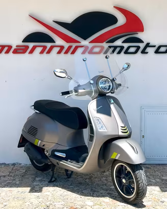 Piaggio Vespa 300 GTS Super Tech