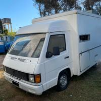 Mercedes Benz MB100 paninoteca con vetrina a banco