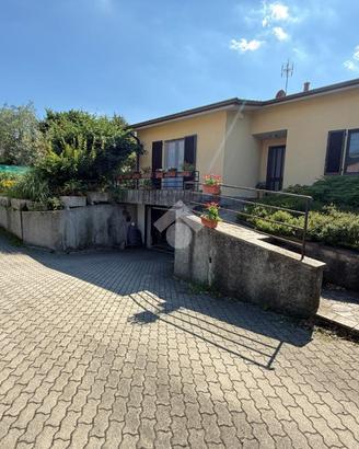 PORZIONE DI TRIFAMILIARE A CALCO