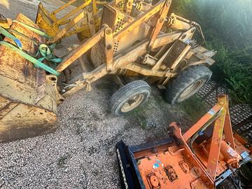 pala gommata terna ruspa con forche benna Forchino