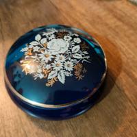 Scatola / bomboniera in ceramica