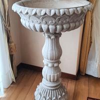 Acquasantiera in marmo. 