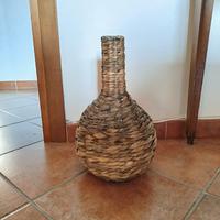 Bottiglia decorativa con fibre intrecciate