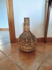 Bottiglia decorativa con fibre intrecciate