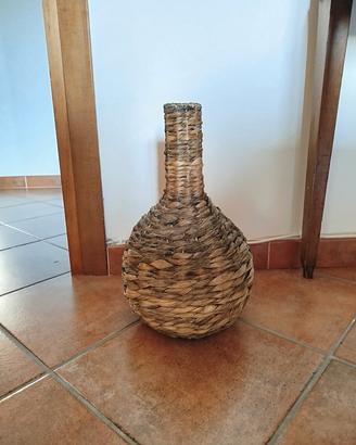 Bottiglia decorativa con fibre intrecciate