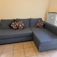 Divano angolare IKEA FRIHETEN colore grigio scuro
