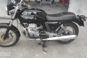 Moto Guzzi V7 (replica)