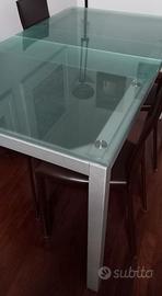 Tavolo allungabile con piano in vetro