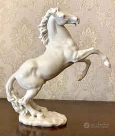 NOTA SCULTURA "CAVALLO RAMPANTE"