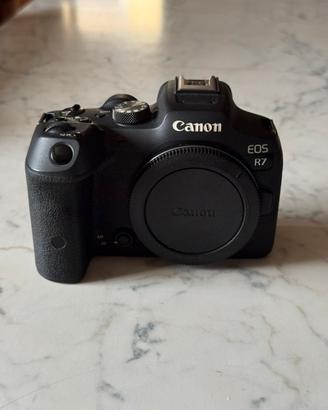 Canon eos R7