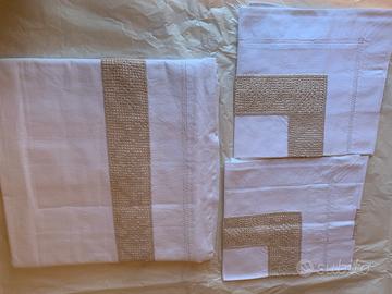 Completo lenzuola matrimoniali in lino e merletto