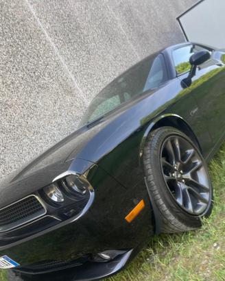 Dodge Challenger Sxt