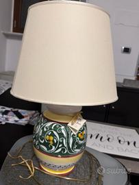Lampada da tavolo artigianale in ceramica dipinta 