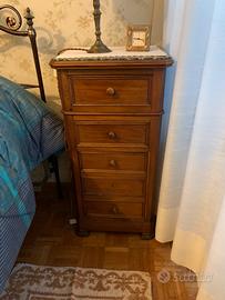 Coppia di comodini antichi